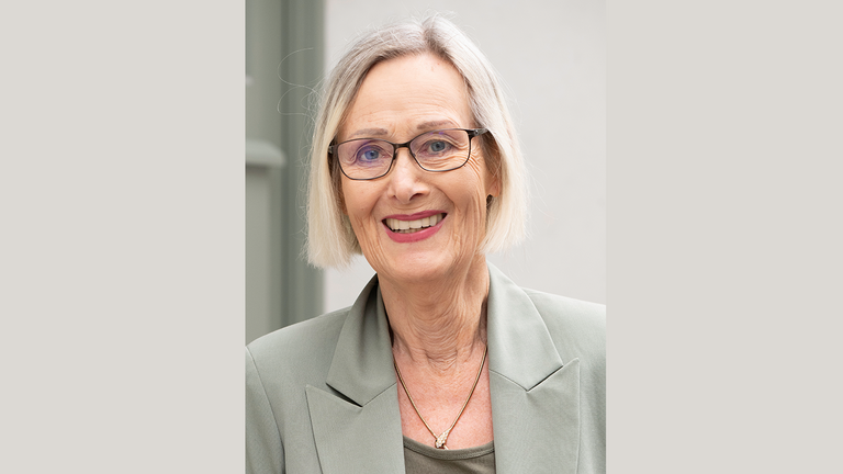 Portraitfoto von der Hamburger Psychologin und Bestsellerautorin Dr. Eva Wlodarek.