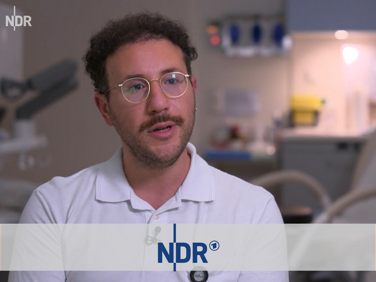 Dr. Sami Shihada, Oberarzt am Albertinen Krankenhaus, im Interview mit dem NDR über Diagnose und Behandlung von Endometriose
