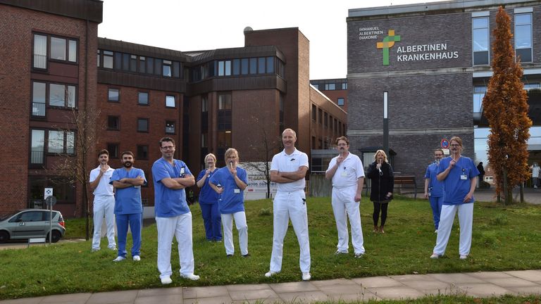 Albertinen Krankenhaus - Urologie Movember Schnurrbart zeigen gegen Männerkrankheiten