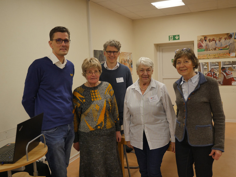 Referenten und Organisatoren der Veranstaltung „Winterblues – wie komme ich da wieder raus?“ im DRK-Haus Norderstedt, Kooperation von DRK, Seniorenbeirat, Ärztenetz HUK & HANN e.V. und Albertinen Krankenhaus.