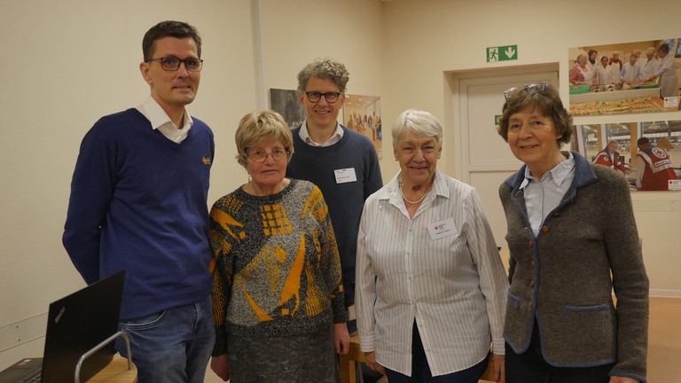 Referenten und Organisatoren der Veranstaltung „Winterblues – wie komme ich da wieder raus?“ im DRK-Haus Norderstedt, Kooperation von DRK, Seniorenbeirat, Ärztenetz HUK & HANN e.V. und Albertinen Krankenhaus. Referenten und Organisatoren der Veranstaltung „Winterblues – wie komme ich da wieder raus?“ im DRK-Haus Norderstedt, Kooperation von DRK, Seniorenbeirat, Ärztenetz HUK & HANN e.V. und Albertinen Krankenhaus.