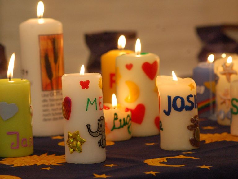 Marienkerzen beim Gedenkgottesdienst für still geborene Kinder im Albertinen Krankenhaus