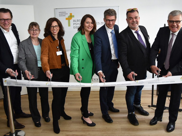 Christian Rilz, Karin Agor (Leiterin Referat Krankenhausinvestitionen, Behörde für Arbeit, Soziales, Familie und Integration Hamburg), Dr. Babette Geisinger, Cindy Gnoyke, Prof. Dr. Sönke Arlt, Sven Christiansen, Matthias Scheller (v.l.) bei der Eröffnung Albertinen Psychiatrisches Zentrum Eidelstedt, Hamburg-Eidelstedt