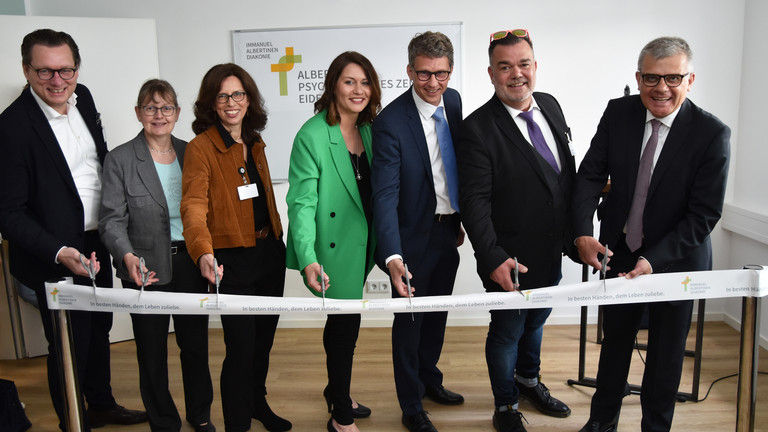 Christian Rilz, Karin Agor (Leiterin Referat Krankenhausinvestitionen, Behörde für Arbeit, Soziales, Familie und Integration Hamburg), Dr. Babette Geisinger, Cindy Gnoyke, Prof. Dr. Sönke Arlt, Sven Christiansen, Matthias Scheller (v.l.) bei der Eröffnung Albertinen Psychiatrisches Zentrum Eidelstedt, Hamburg-Eidelstedt