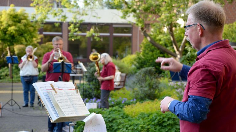 Albertinen Haus - Posauenchor Schnelsen spielt Abendmusik im Albertinen Haus