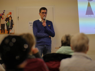 Dr. Fabian Paul spricht bei „Medizin Aktuell“ im DRK-Haus Norderstedt über Winterblues, seelische Gesundheit im Winter und Depressionen in der dunklen Jahreszeit. Dr. Fabian Paul spricht bei „Medizin Aktuell“ im DRK-Haus Norderstedt über Winterblues, seelische Gesundheit im Winter und Depressionen in der dunklen Jahreszeit.