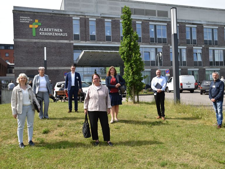 Albertinen Krankenhaus - Delegation der Gesundheitsbehörde verschafft sich Eindruck über Intensivkapazitäten des Krankenhauses Albertinen Krankenhaus - Delegation der Gesundheitsbehörde verschafft sich Eindruck über Intensivkapazitäten des Krankenhauses