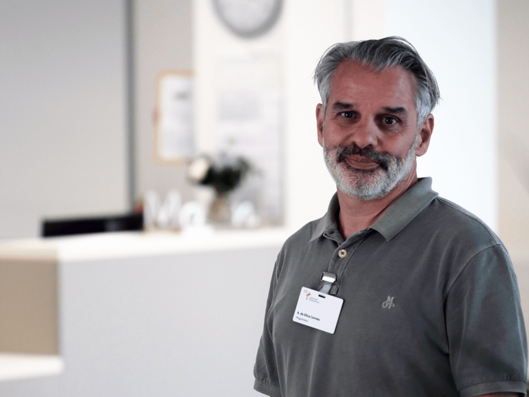 Foto von Alberto Da Silva Correia auf Station, Pflegedirektor im Albertinen Krankenhaus und Albertinen Haus in Hamburg-Schnelsen